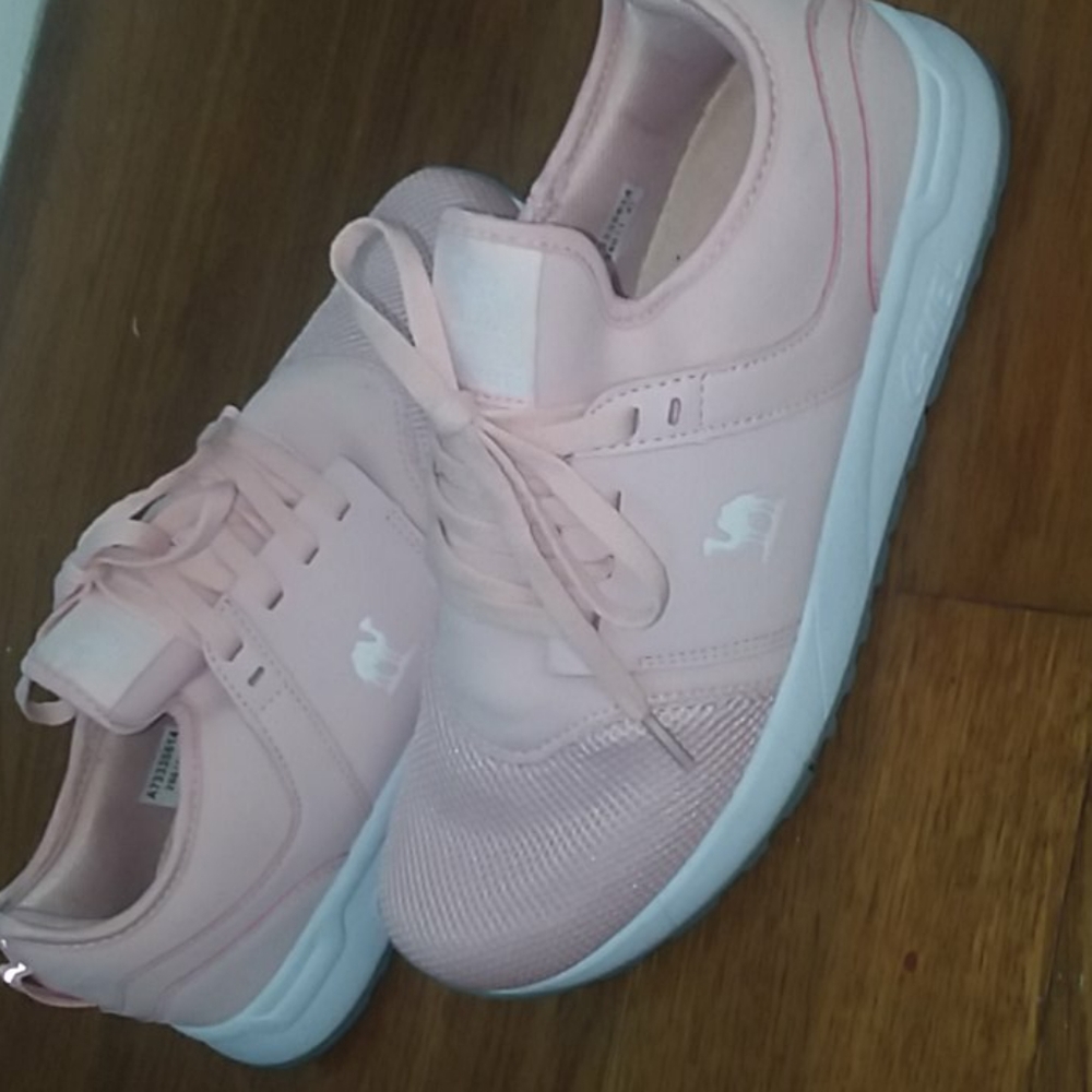 Bright light pink camel tennis